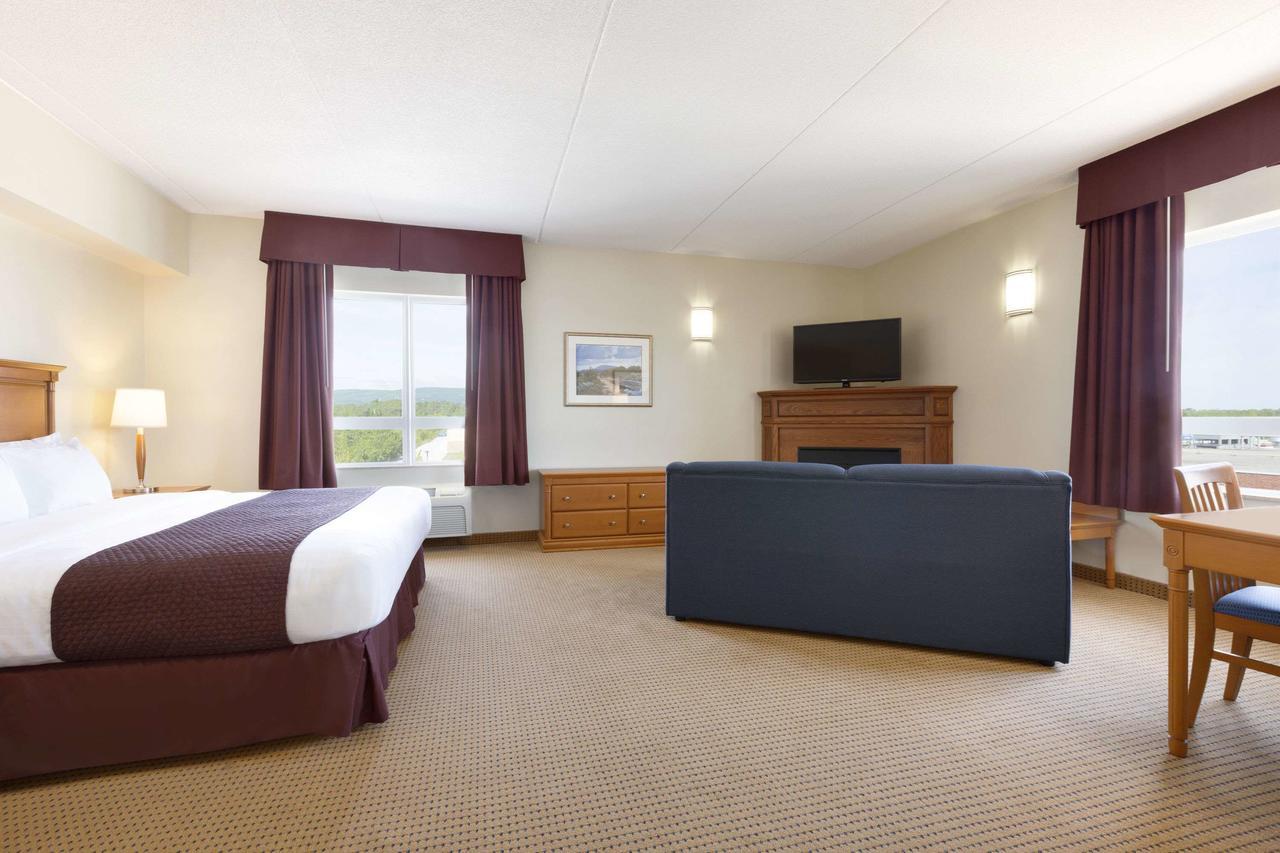 Days Inn & Suites By Wyndham Колінгвуд Екстер'єр фото