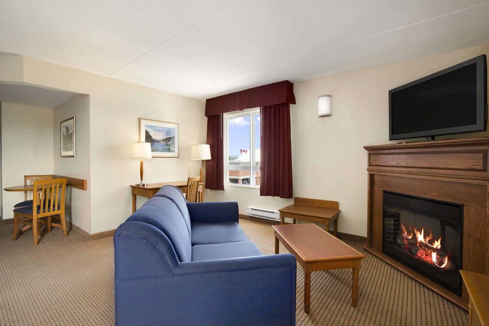 Days Inn & Suites By Wyndham Колінгвуд Екстер'єр фото