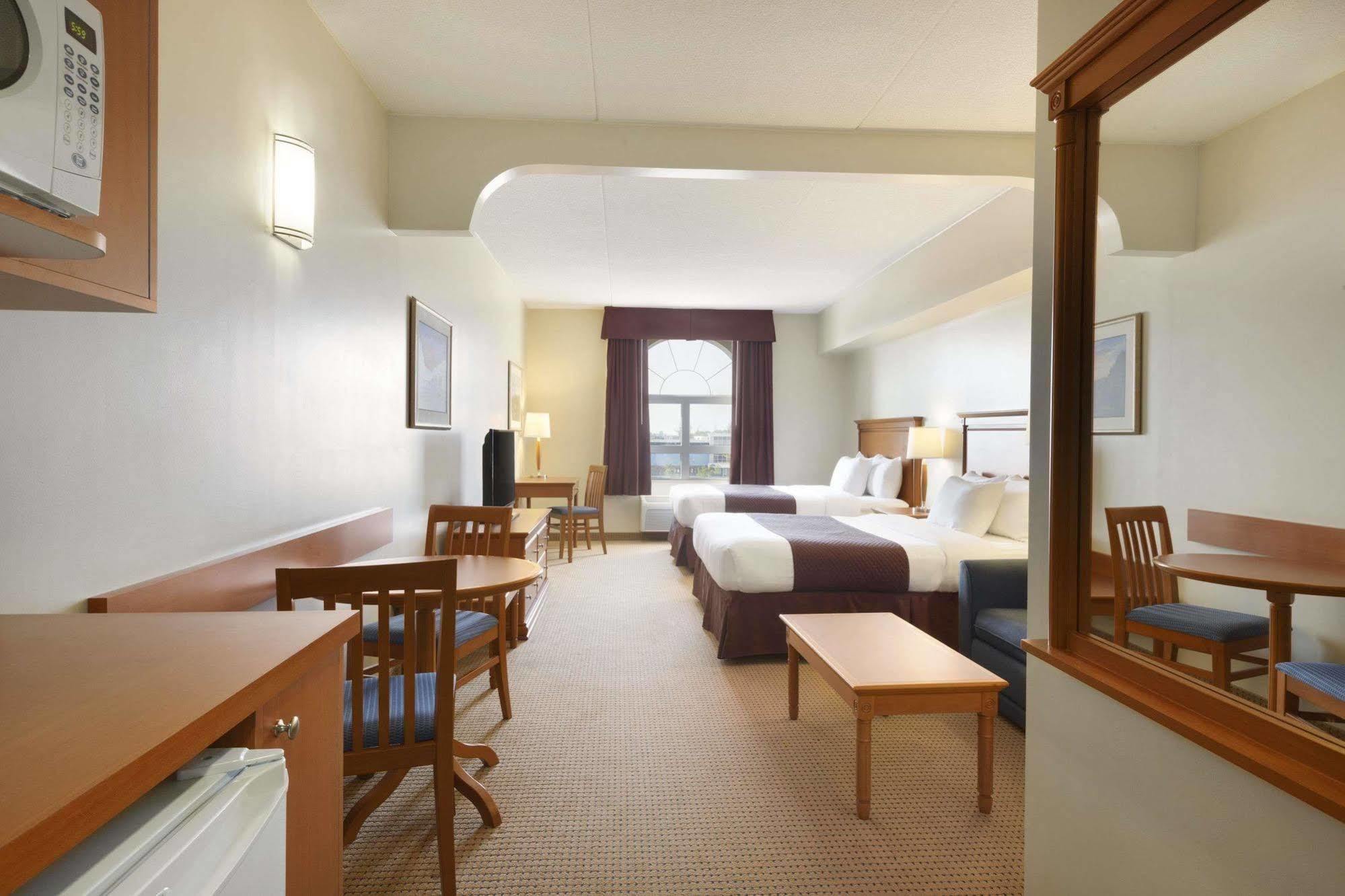 Days Inn & Suites By Wyndham Колінгвуд Екстер'єр фото